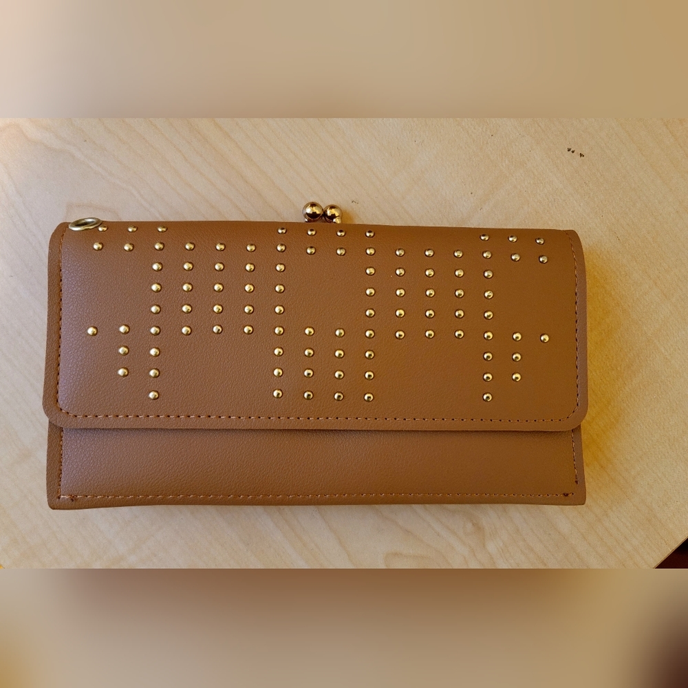 Wallet in color camel